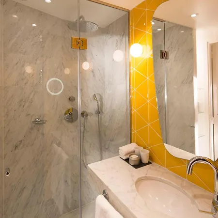Artus 4* Paris