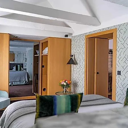 Artus 4* Paris