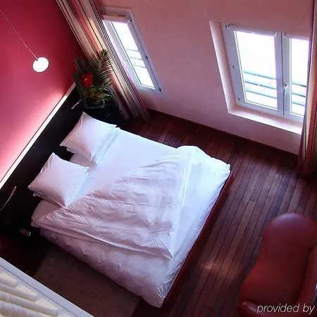 Artus 4* Paris